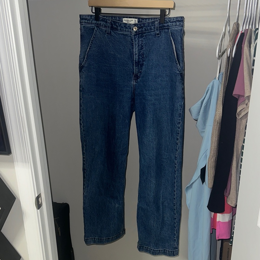 Abercrombie & Fitch Women's Curve Love 90s Relaxed Jean High Rise